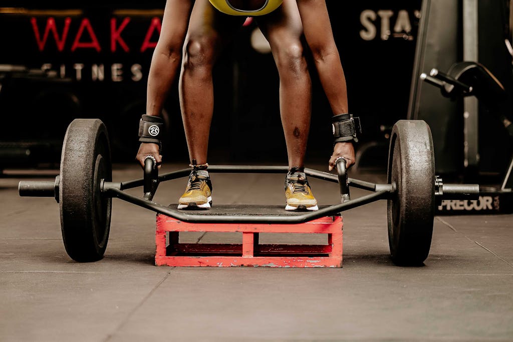 How to Do the Perfect Hex Bar Deadlift: Variations & Alternatives