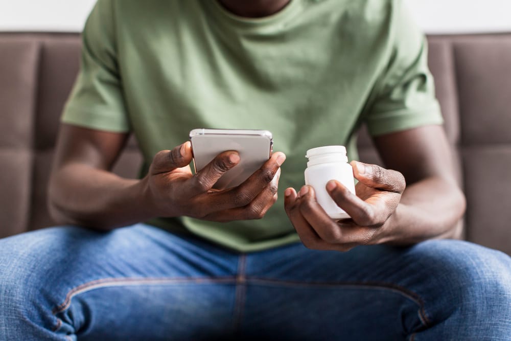 man taking pills | Doctors Say: This is the Best Time to Take Probiotics Supplements for Maximum Benefits (Morning on an Empty Stomach)